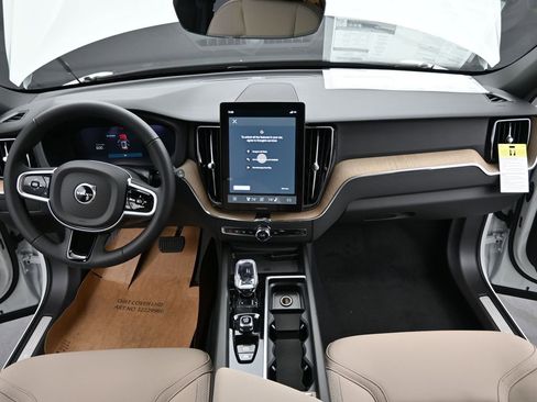 New 2026 Volvo XC60 B5 Plus w/ Protection Package Premier AWD/4WD image 21