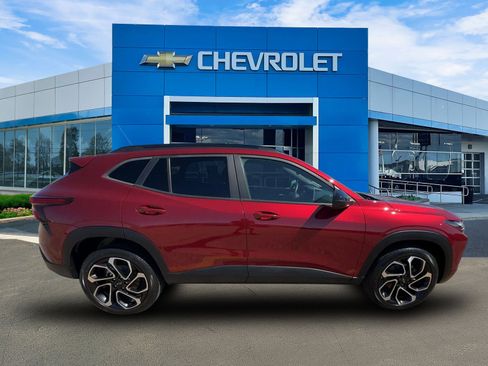 Used 2024 Chevrolet Trax RS w/ Driver Confidence Package image 11