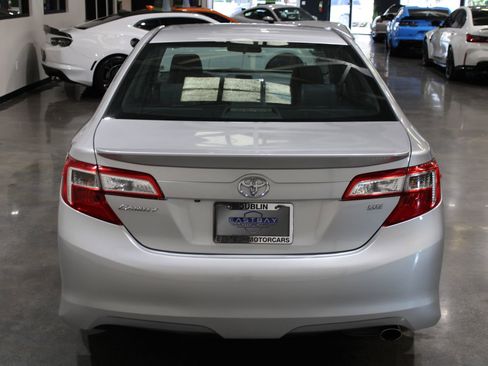 Used 2014 Toyota Camry SE image 11