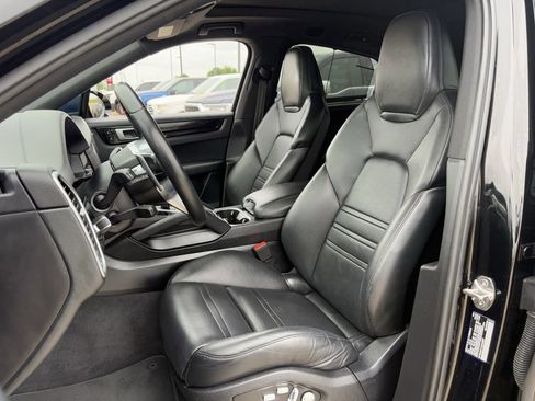 Used 2020 Porsche Cayenne image 27