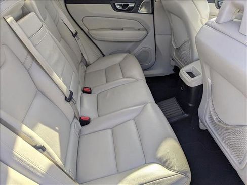 Used 2018 Volvo XC60 T8 Momentum w/ Vision Package image 21