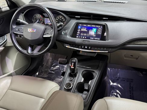 Used 2021 Cadillac XT4 Premium Luxury FWD image 41