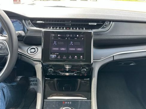 Used 2024 Jeep Grand Cherokee Laredo RWD image 13