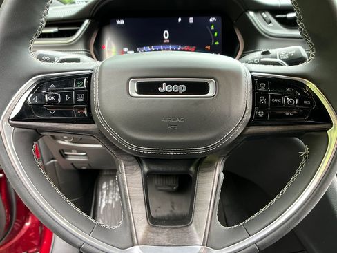 Used 2023 Jeep Grand Cherokee Overland w/ Luxury Tech Group IV AWD/4WD image 14