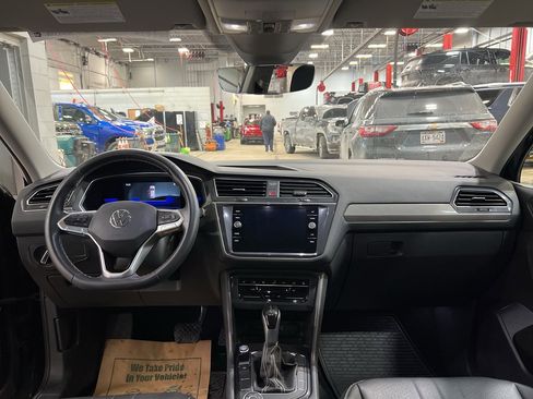 Used 2022 Volkswagen Tiguan SE image 19