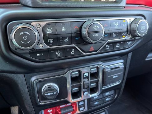 Used 2022 Jeep Gladiator Rubicon w/ Cold Weather Group AWD/4WD image 37