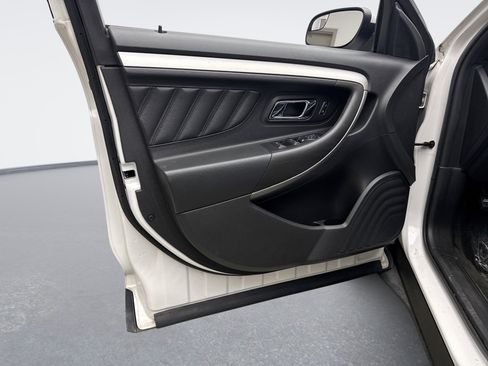 Used 2016 Ford Taurus SEL w/ Equipment Group 201A image 9