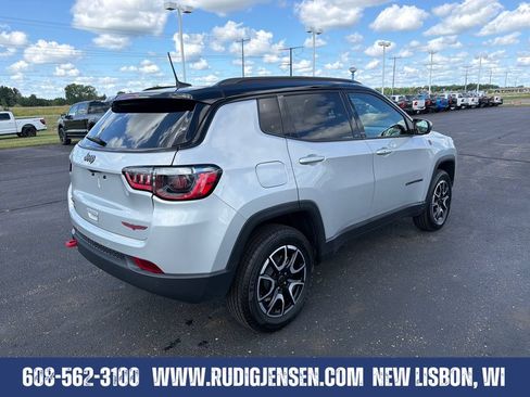 Used 2025 Jeep Compass Trailhawk AWD/4WD image 5