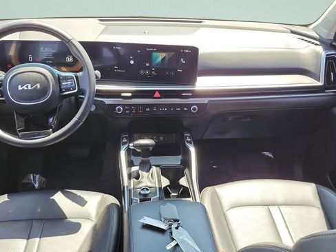 Used 2024 Kia Sorento S image 11