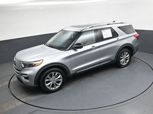 Used 2021 Ford Explorer Limited w/ Equipment Group 301A image 32