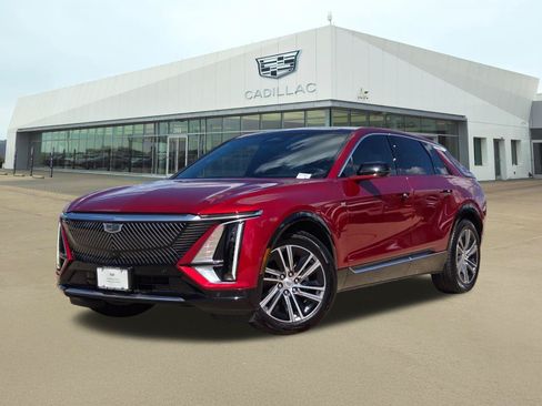 Used 2024 Cadillac Lyriq Luxury w/ LPO, Floor Liner Package AWD/4WD image 1
