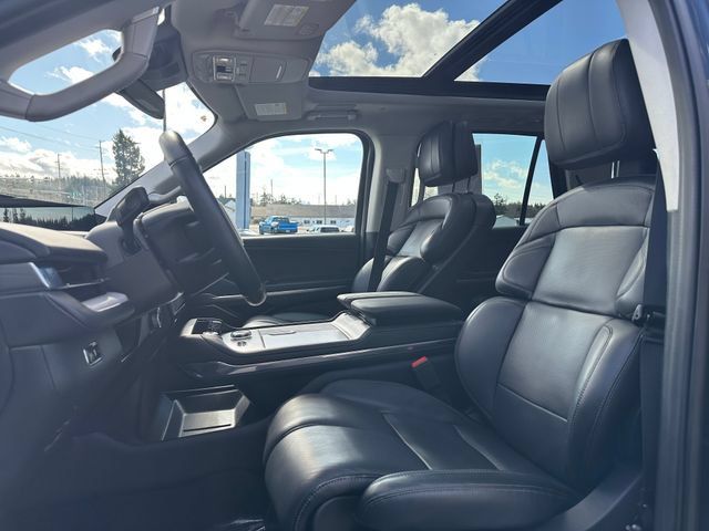 Used 2025 Lincoln Navigator L Reserve AWD/4WD image 10
