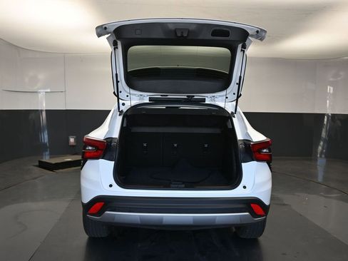 Used 2025 Chevrolet Trax LT image 11