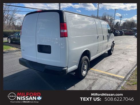 Used 2022 Chevrolet Express 3500 Extended w/ Driver Convenience Package image 5