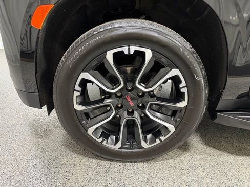 Used 2022 GMC Yukon SLT w/ SLT Luxury Package AWD/4WD image 32
