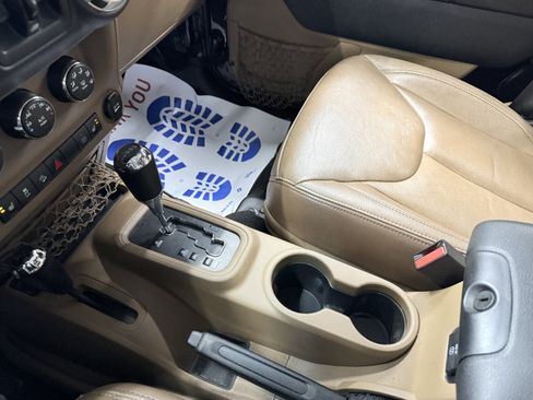 Used 2016 Jeep Wrangler Unlimited Sahara w/ Connectivity Group image 18