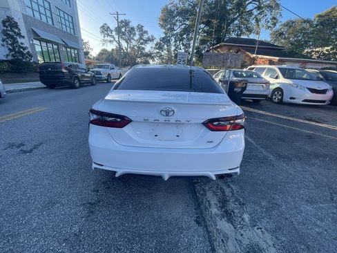 Used 2021 Toyota Camry SE image 7