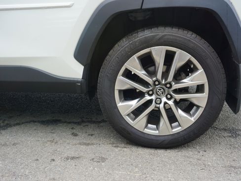 Used 2019 Toyota RAV4 Limited w/ Advanced Technology Package AWD/4WD image 6