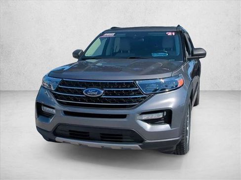 Used 2021 Ford Explorer XLT w/ Equipment Group 202A RWD image 3