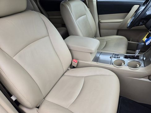 Used 2013 Toyota Highlander Plus image 13