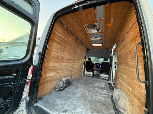 Used 2008 Dodge Sprinter 2500 image 19