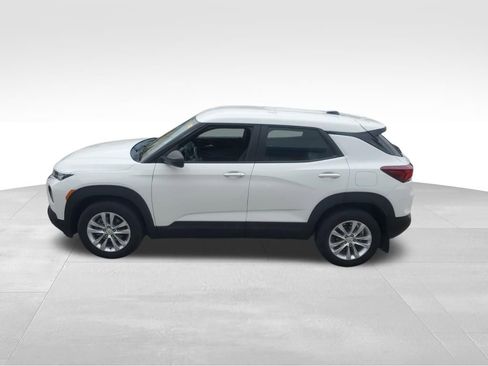 Used 2023 Chevrolet TrailBlazer LS AWD/4WD image 2