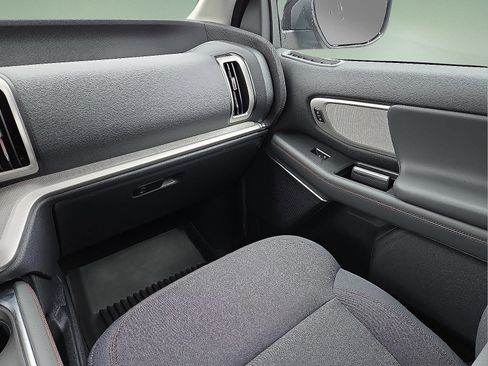 New 2025 Ford Expedition Active image 13