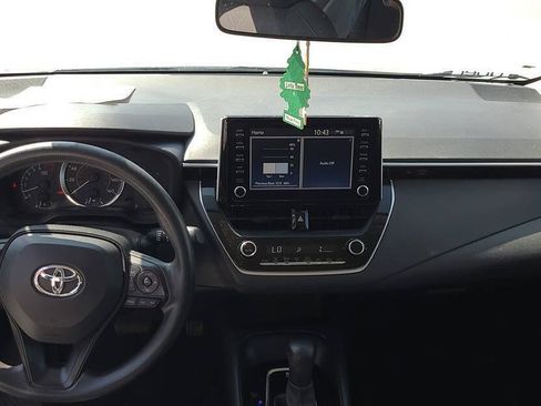 Used 2020 Toyota Corolla LE FWD image 3