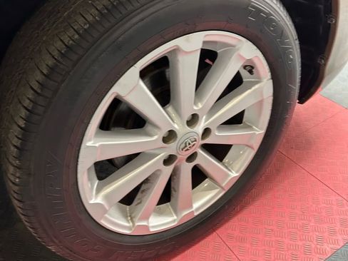 Used 2012 Toyota Venza XLE image 35