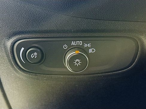 Used 2019 Chevrolet Equinox LT FWD image 10