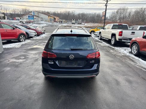 Used 2017 Volkswagen Golf Alltrack SE image 4