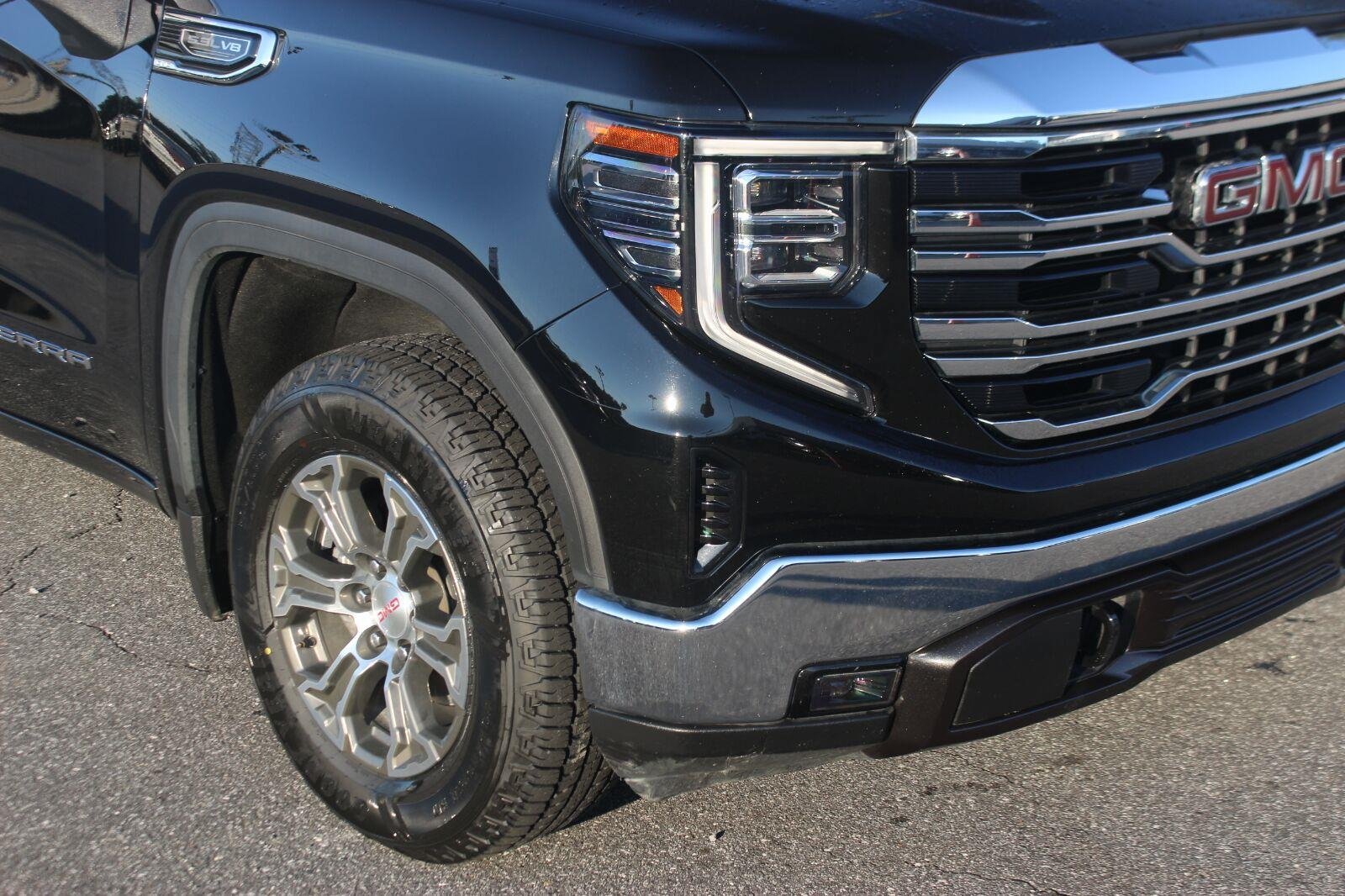 Used 2025 GMC Sierra 1500 SLT AWD/4WD image 9