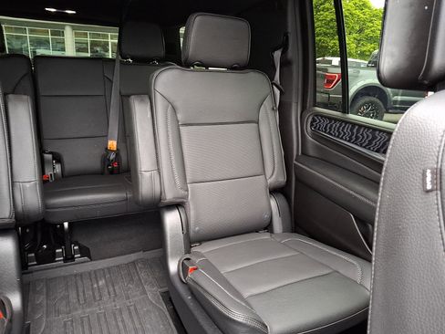Used 2023 GMC Yukon XL Denali w/ Denali Reserve Package AWD/4WD image 20