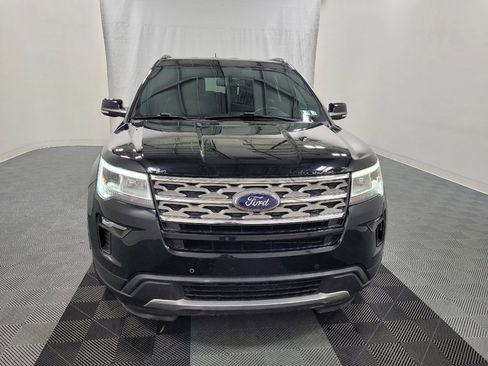 Used 2018 Ford Explorer XLT w/ Equipment Group 202A FWD image 14