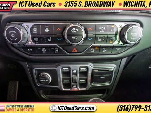 Used 2018 Jeep Wrangler Unlimited Sahara AWD/4WD image 19