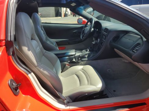 Used 2004 Chevrolet Corvette Coupe image 9