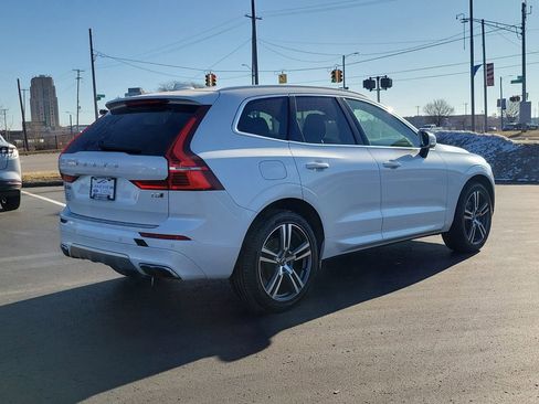 Used 2021 Volvo XC60 T5 Momentum w/ Advanced Package image 3