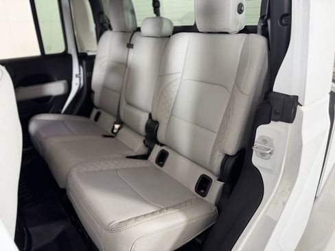 Certified 2021 Jeep Gladiator Overland image 33