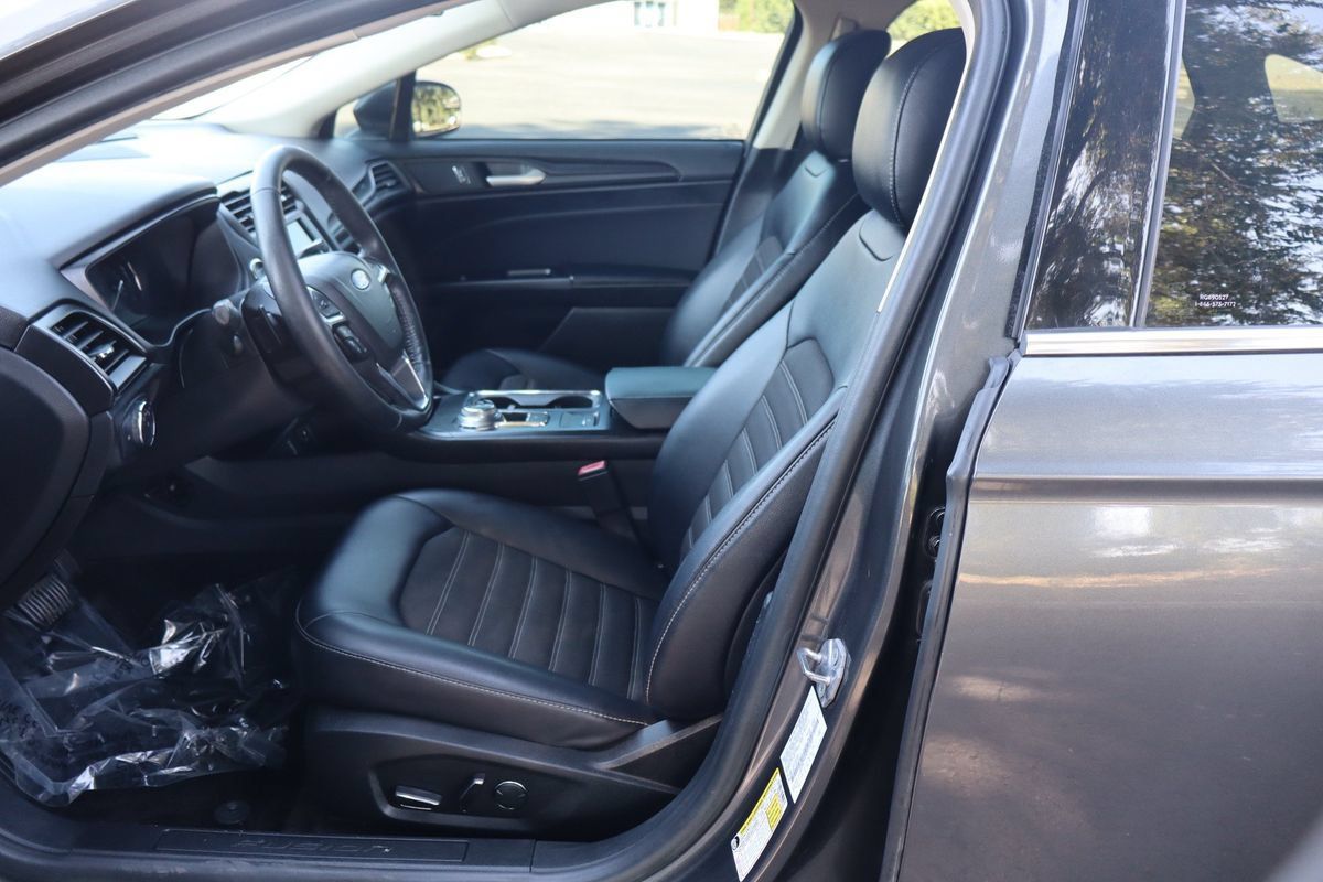 Used 2018 Ford Fusion SE w/ Equipment Group 201A FWD image 19