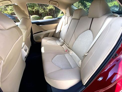 Used 2019 Toyota Camry LE image 20