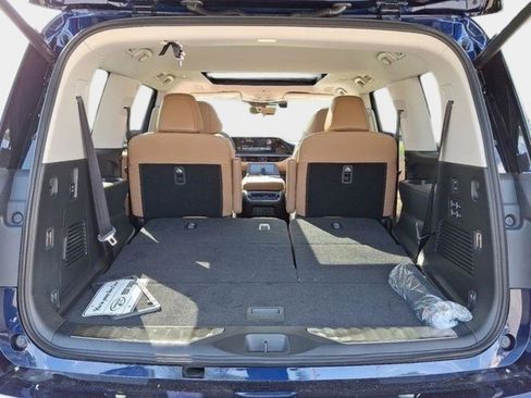 Used 2025 INFINITI QX80 Sensory image 32