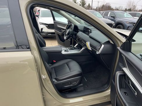 Used 2025 MAZDA CX-70 Plug-In Hybrid w/ Premium Pkg image 16