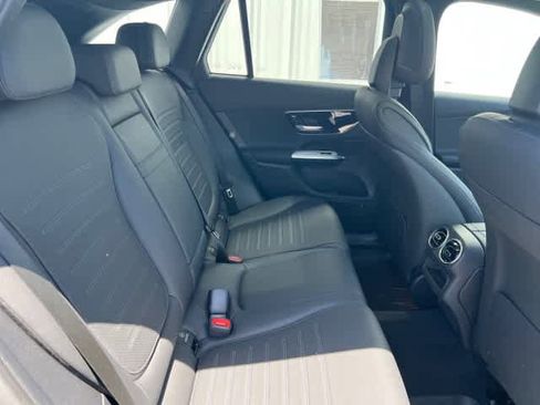 Used 2026 Mercedes-Benz GLC 300 image 23