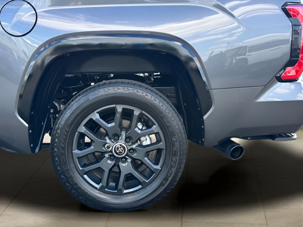 Used 2024 Toyota Tundra Platinum AWD/4WD image 36