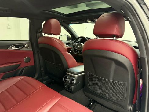 Used 2018 Kia Stinger GT2 image 18