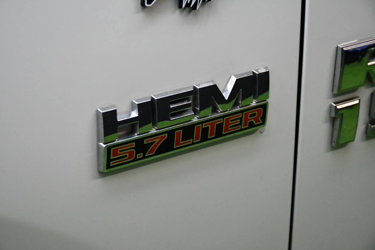 Used 2017 RAM 1500 Express AWD/4WD image 4