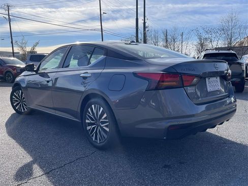 Used 2024 Nissan Altima 2.5 SV image 5