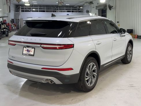 New 2026 Lincoln Corsair Premiere image 9