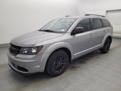 Used 2020 Dodge Journey SE w/ SE Popular Equipment Group image 2