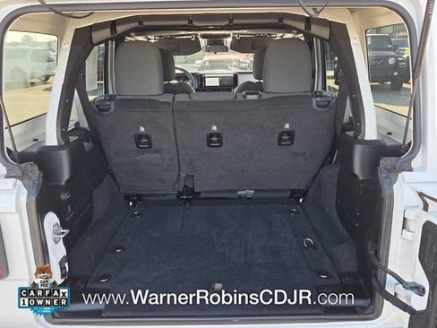Used 2024 Jeep Wrangler Unlimited Sahara AWD/4WD image 11